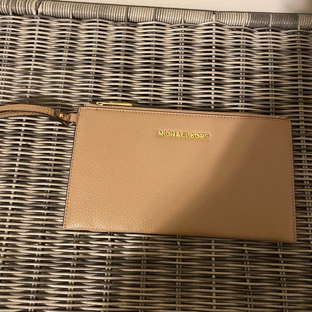Michael kors tan leather wristlet new